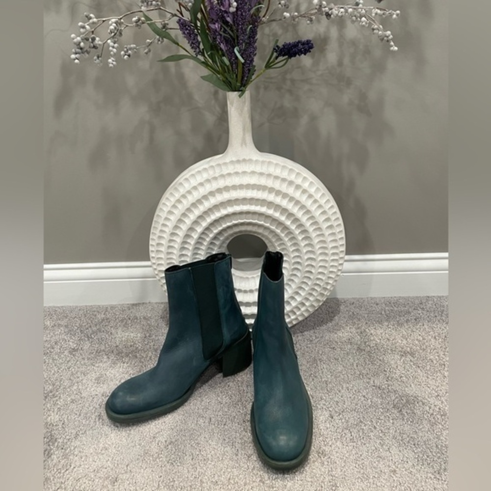 COPY - NWOT Essential Chelsea boot. Free people women’s teal ankle boots. Size …